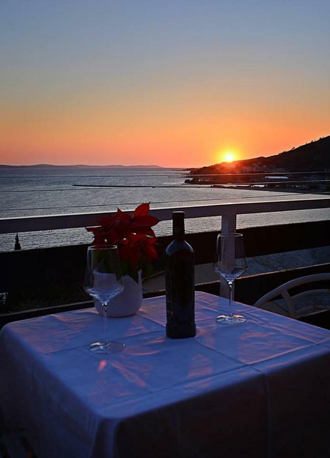 Cosy Sunset Apartment Omiš Esterno foto