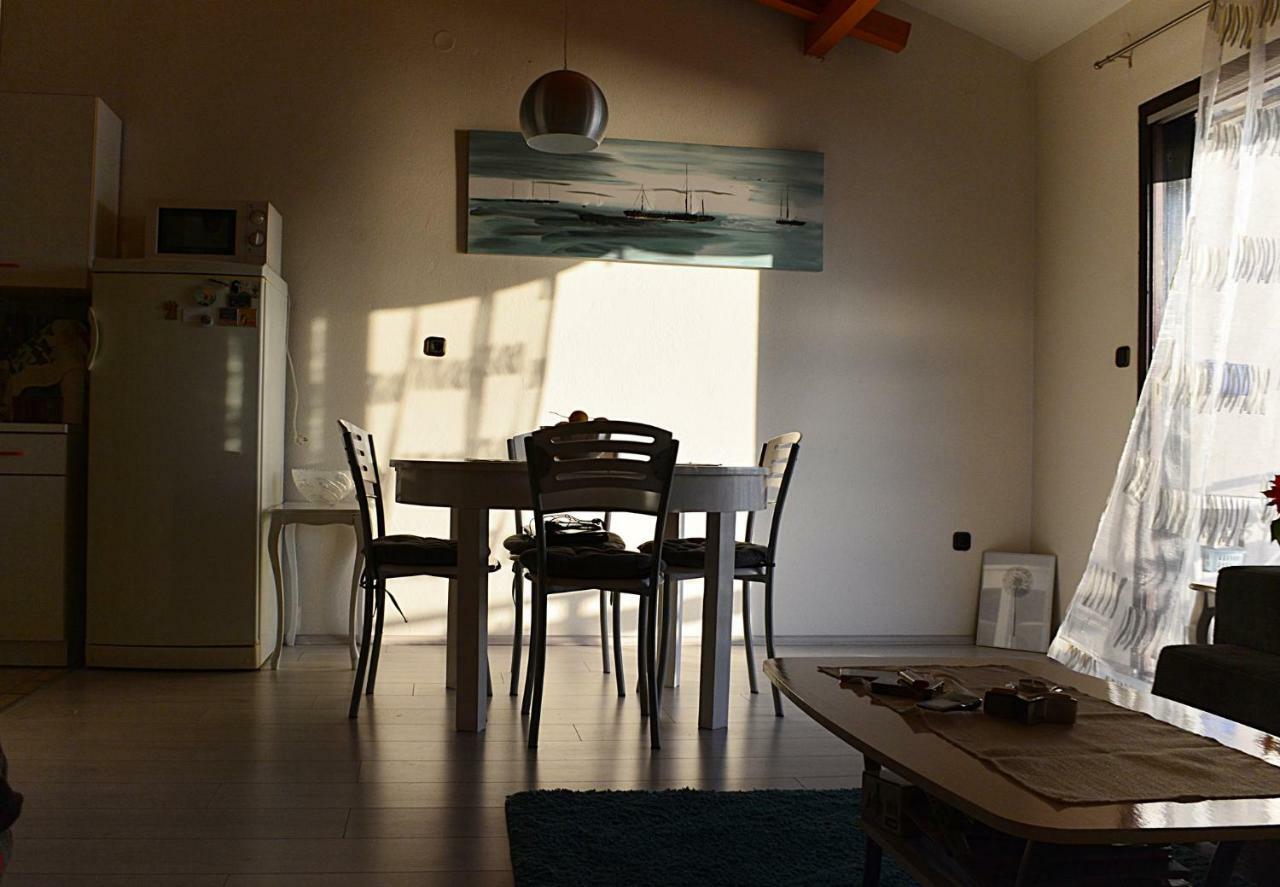 Cosy Sunset Apartment Omiš Esterno foto