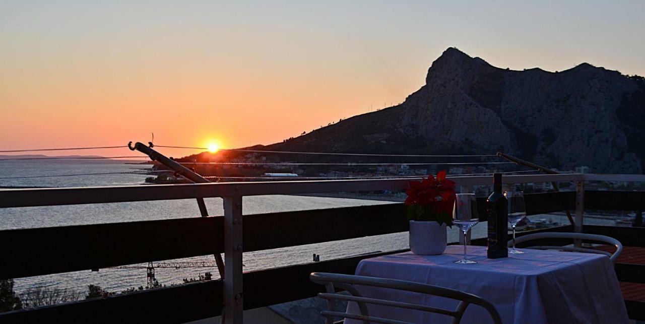 Cosy Sunset Apartment Omiš Esterno foto